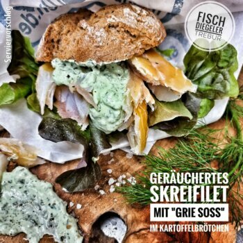 Das 111 FdW! Geräucherter Skrei mit „Grie Soß“ im Kartoffelbrötchen  